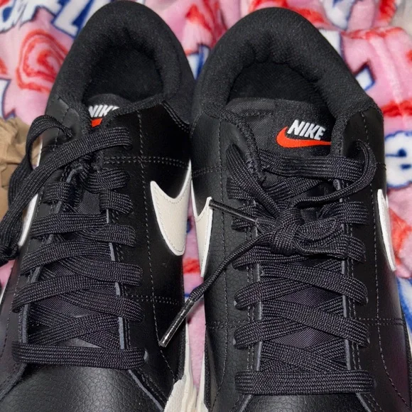 Nike women’s black and White Low-Top platform Sneakers - Picture 10 of 11